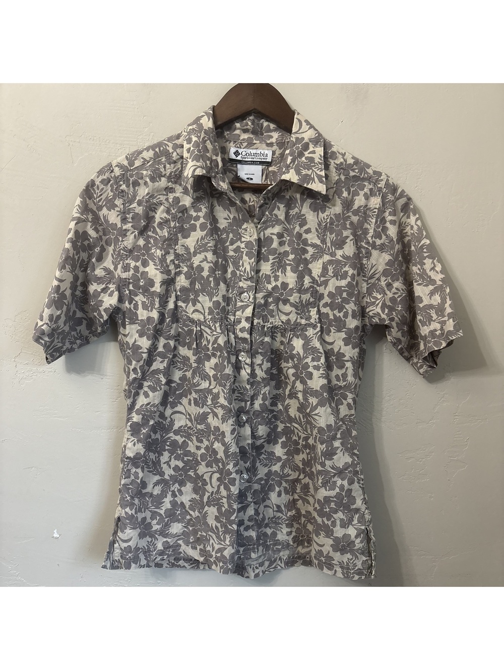 Columbia Womens Small Grey Floral Cotton Short Sleeve Button Up Shirt
